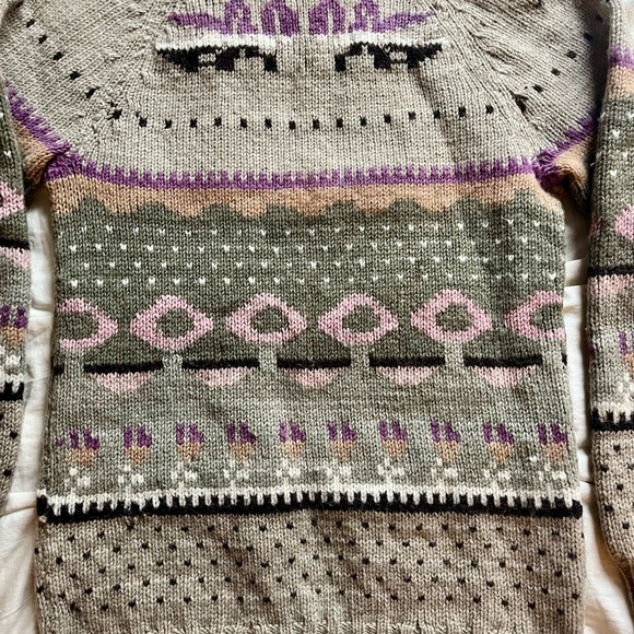 Women’s Virgin Shetland Wool Sweater - Picture 2 of 3